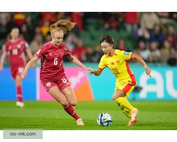 图恩女足世界杯半决赛一脚远射首开纪录点燃全场带队冲击决赛荣耀时刻